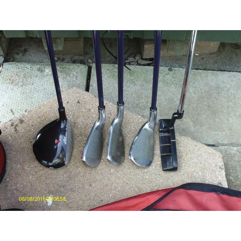 JUNIOR R H GOLF CLUBS FOR 5 - 8 YEARS