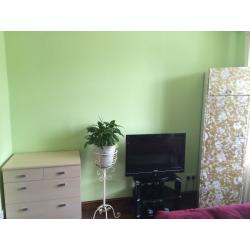 Newly refurbished double room for rent in quite neighborhood.