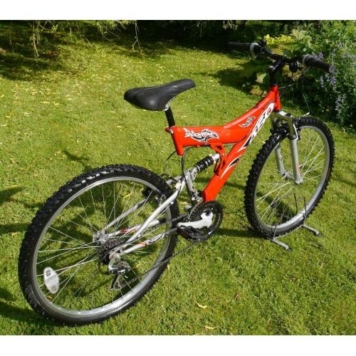 Shockwave 450SUS full suspension mountain bike, 18" medium frame, Shimano 18 gears, 26" wheels