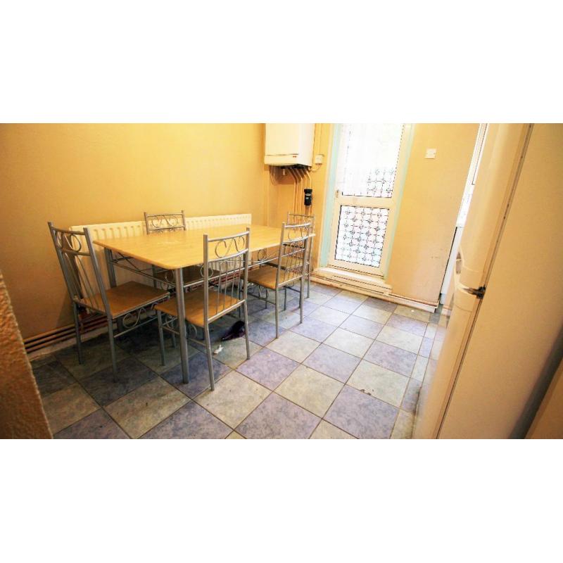 FULLY FURNISHED DOUBLE ROOM IN POPLAR (E14) | COUPLES ARE ALLOWED | DOUBLE BED AND SECOND BATHROOM