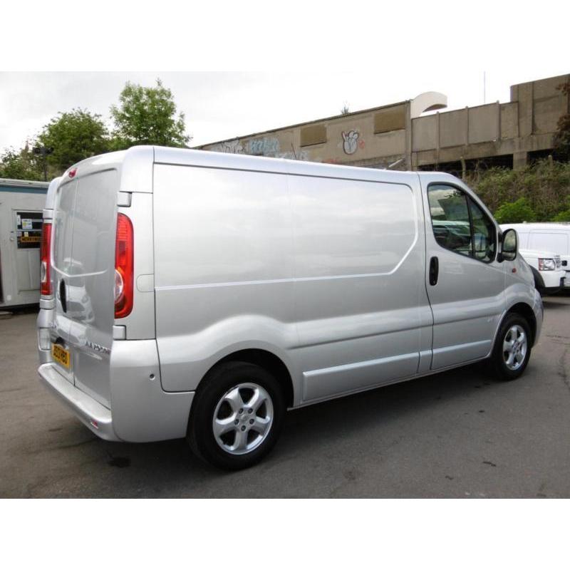 2013 VAUXHALL VIVARO 2700 CDTI SPORTIVE IN SILVER WITH AIR CONDITIONING,ELECTRIC