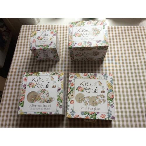 Katie Alice 'Vintage Garland Collection' teapots, plates set