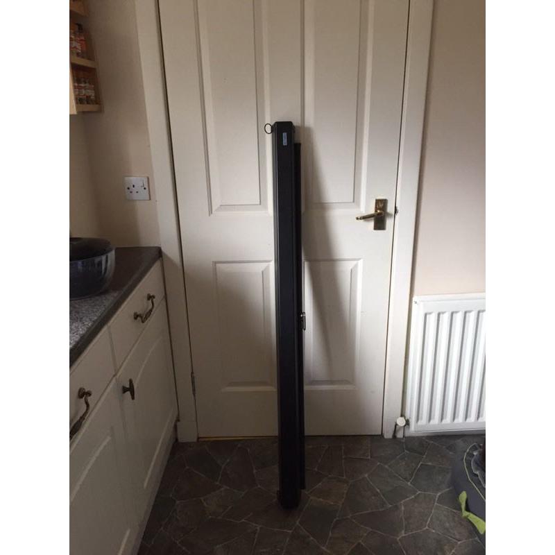 Projection screen