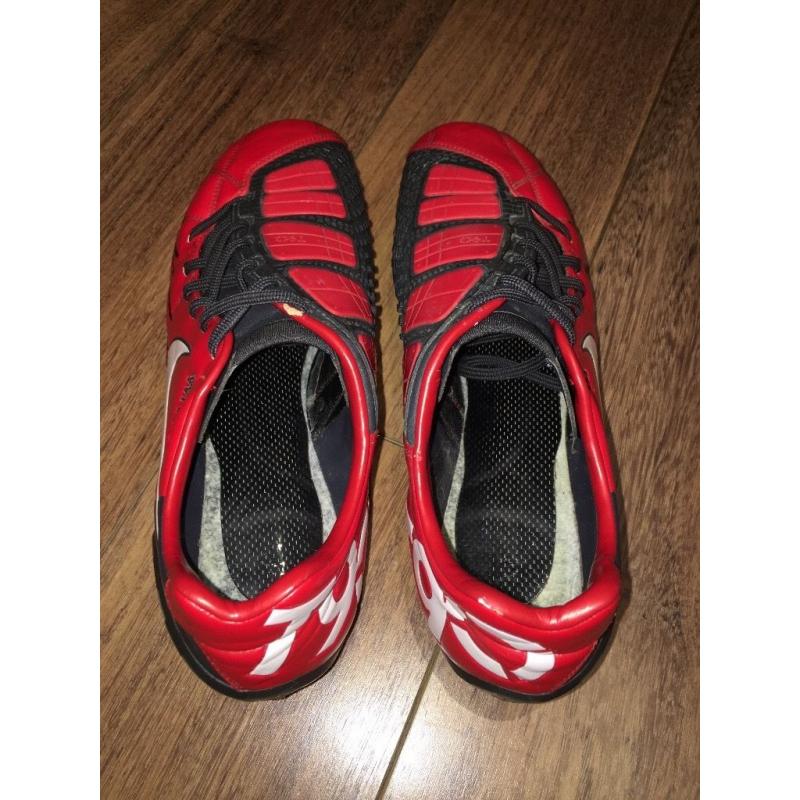 Wayne Rooney match worn and signed football boots Nike t90 Manchester United England