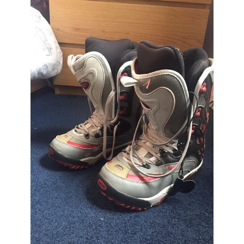 Ride snowboarding boots size 7