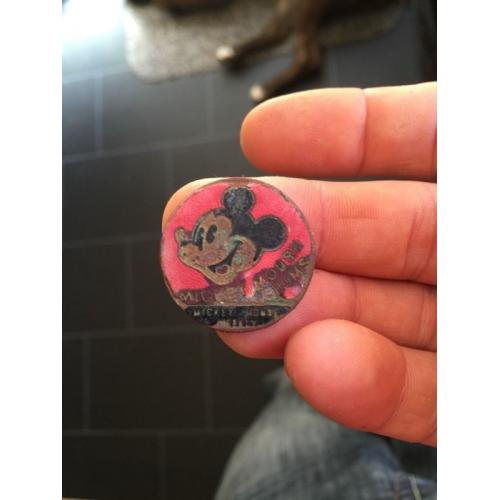 1930's MICKEY MOUSE BADGE