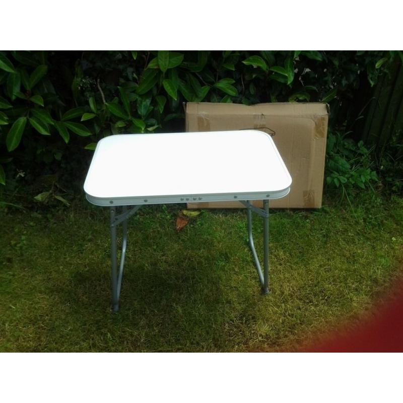 SMALL CAMPING TABLE
