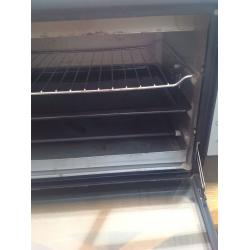 Table top oven and grill with two hot plates