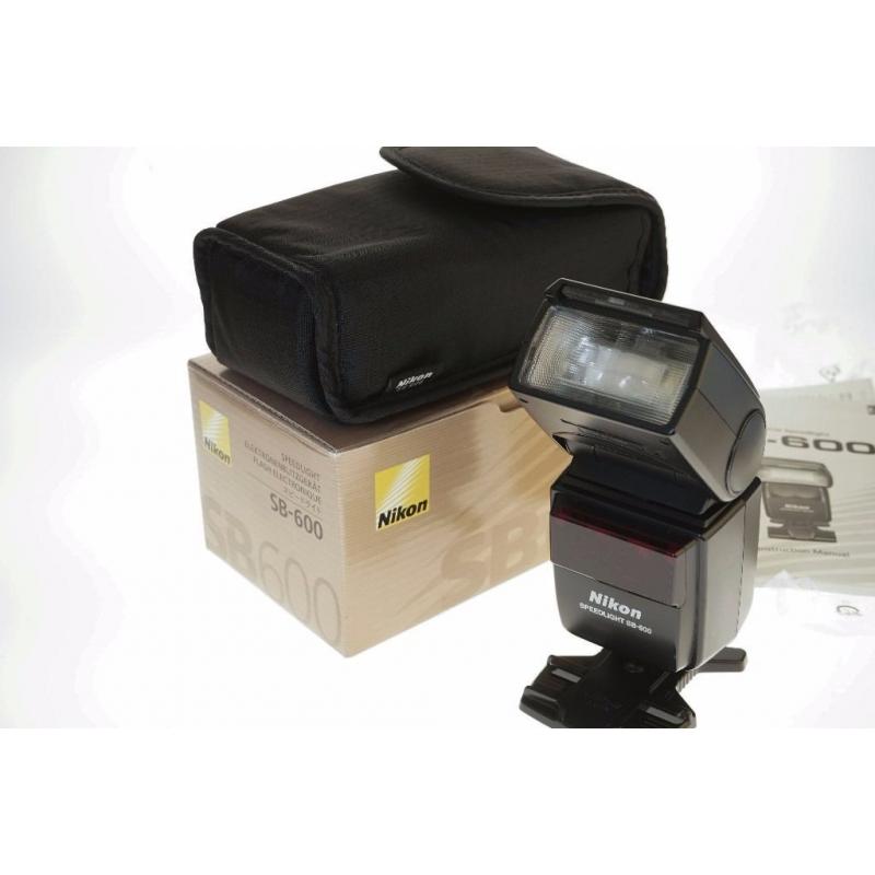 Nikon SB-600 Speedlight Flash. As new, boxed with accessories.