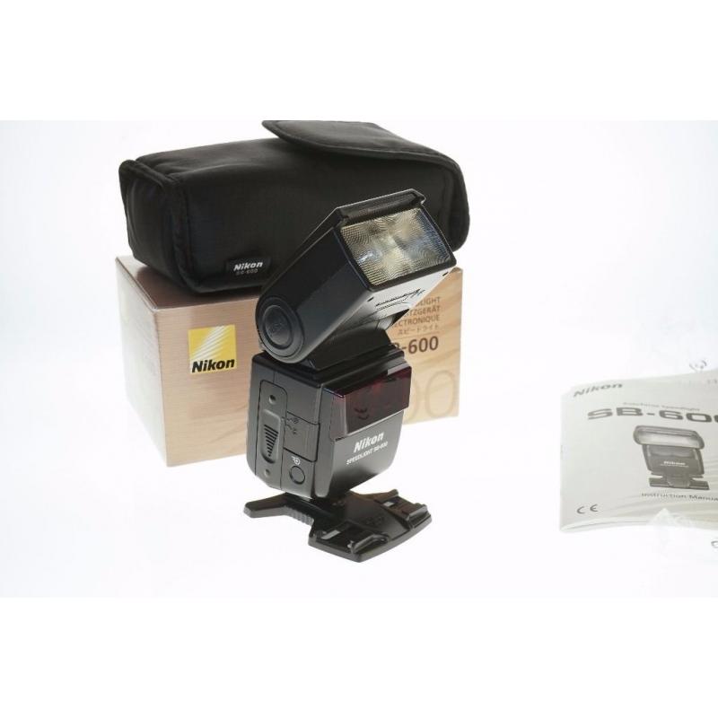 Nikon SB-600 Speedlight Flash. As new, boxed with accessories.