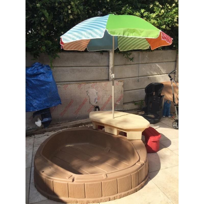 Sand pit and table