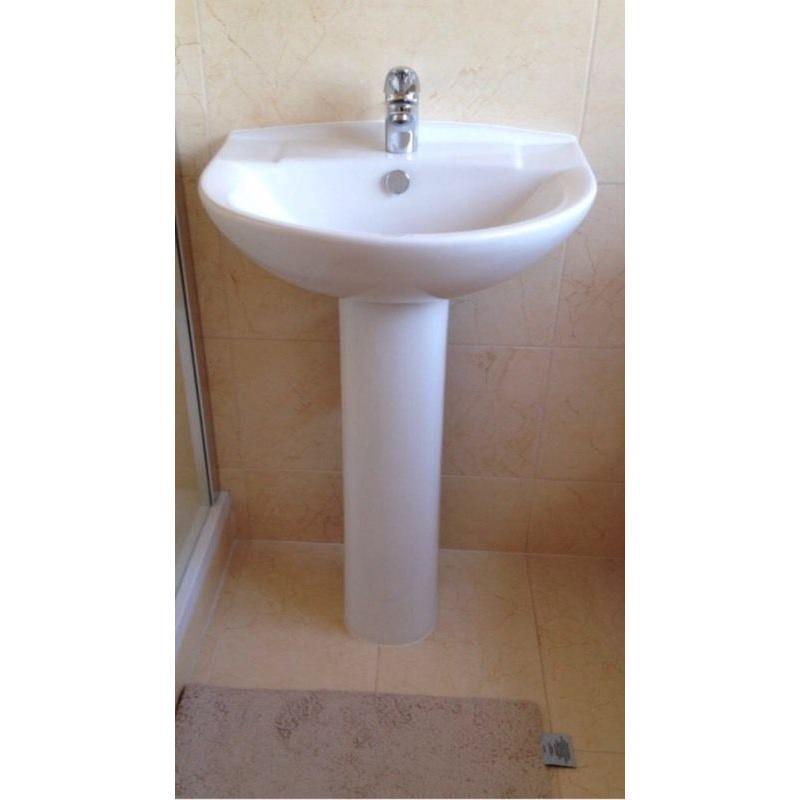 Wash Basin & Pedestal, Tavistock Jazz. new never used
