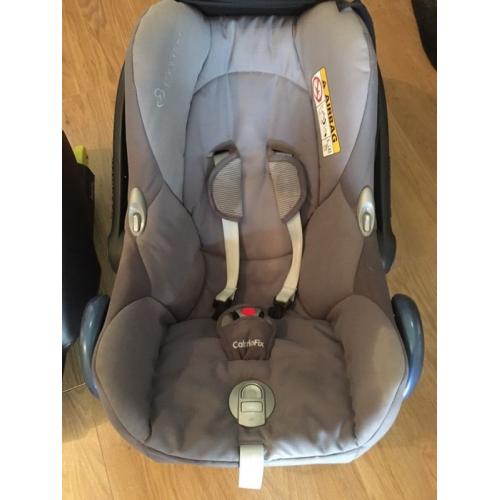 Maxicose isofix base and cabriofix car seat