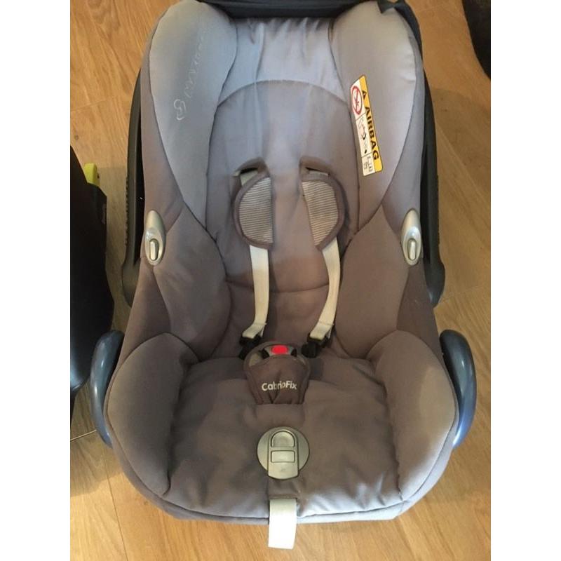 Maxicose isofix base and cabriofix car seat