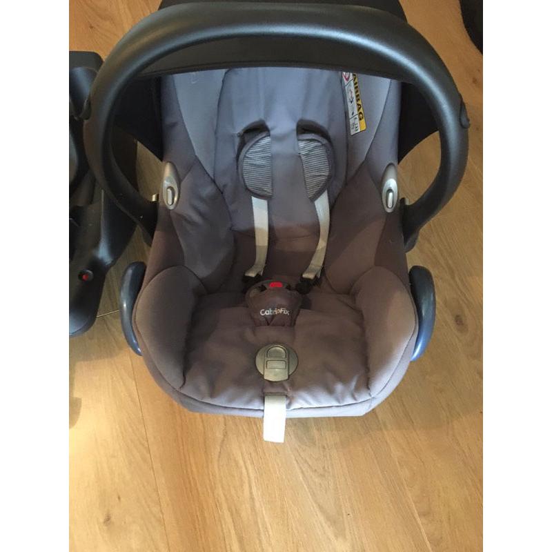 Maxicose isofix base and cabriofix car seat