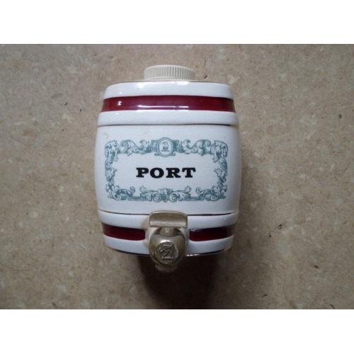 **WADE**...Port dispenser
