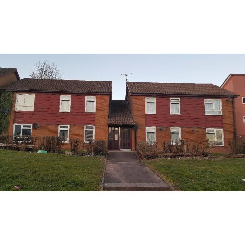 LARGE 2 BED FLAT IN PENTWYN SWAP FOR 2,3,4 or 5 bed house/flat
