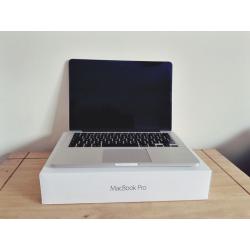 MacBook Pro Retina 2015 - 3.1GHz i7 8GB 256GB - Case and Magic Mouse included.
