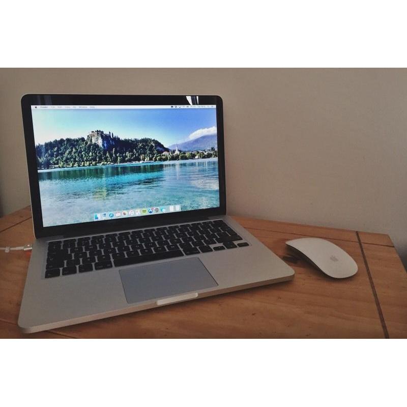 MacBook Pro Retina 2015 - 3.1GHz i7 8GB 256GB - Case and Magic Mouse included.