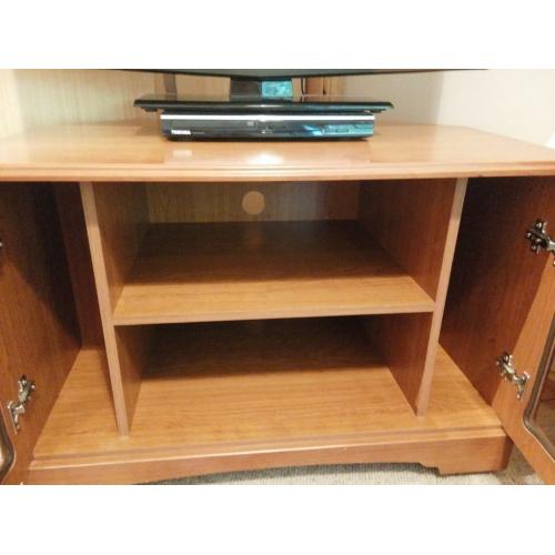 Corner TV unit (wood, not veneer)