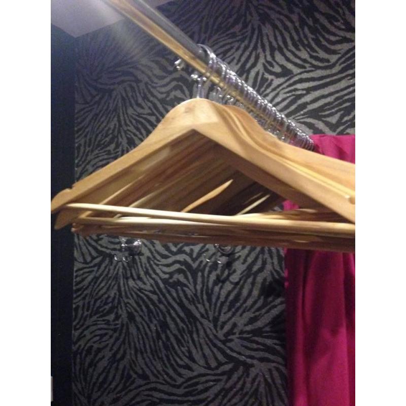 100 Wooden Clothes Hangers