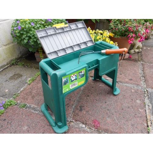 Padded garden kneeler