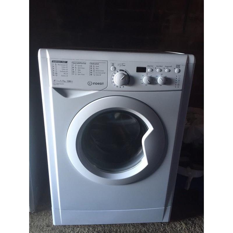 Indesit washing machine nearly new