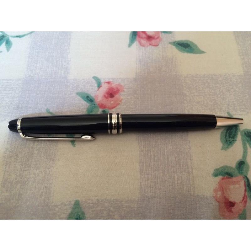 Mont Blanc one pen, silver one