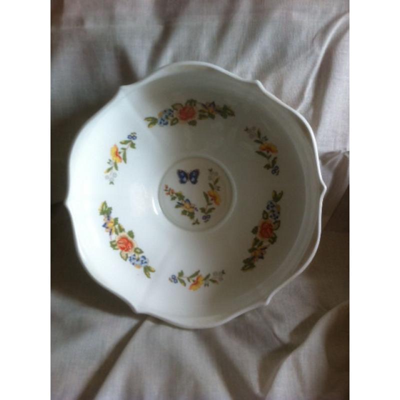 Aynsley Bowl, Modern, Well known shape and pattern