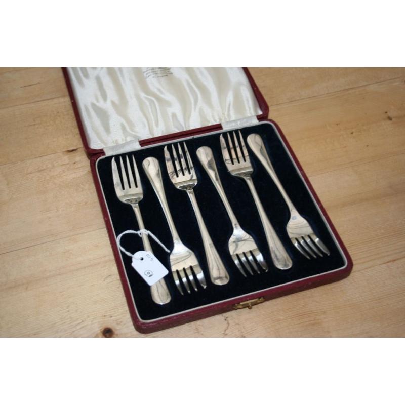 VINTAGE ELKINGTON BOXED CAKE FORKS