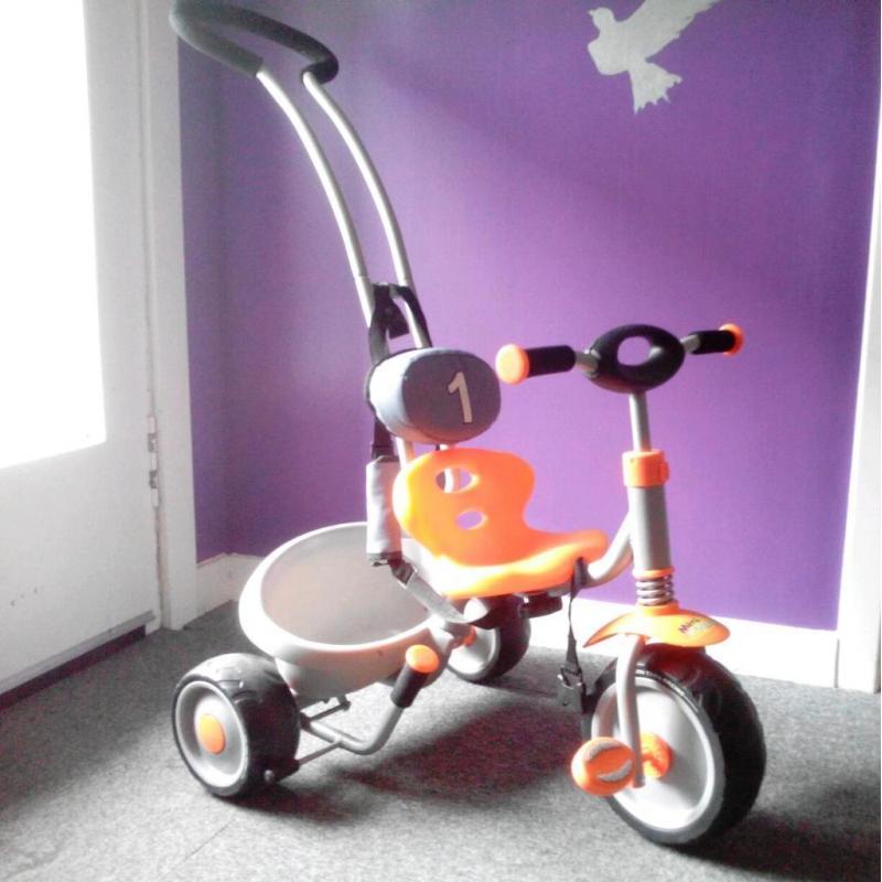 Kids trike with parent steering handle