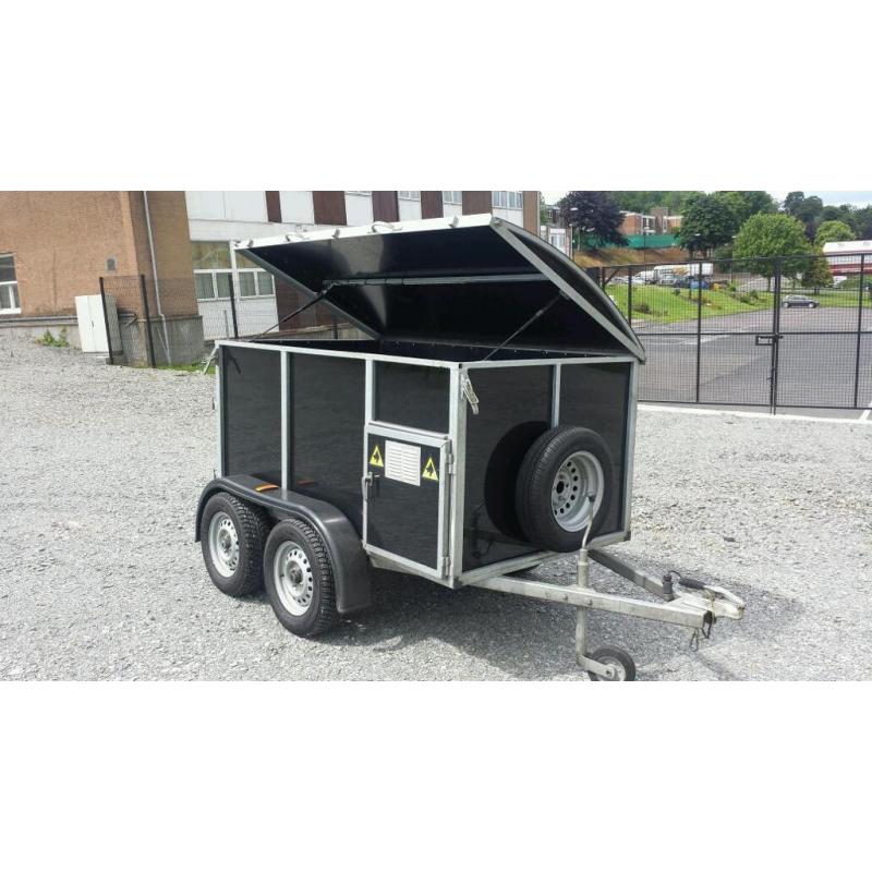 TWIN WHEEL 4 COMPARTMENT DOG TRAILER WITH AIR CON AND HINGED LID COMPARTMENT