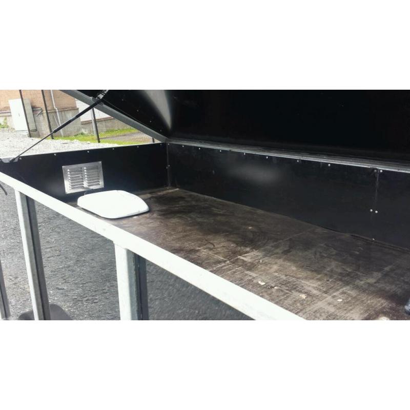 TWIN WHEEL 4 COMPARTMENT DOG TRAILER WITH AIR CON AND HINGED LID COMPARTMENT