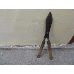 Short handled garden shears