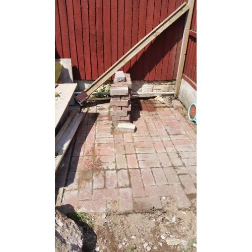 Used red block paving approx 130 blocks