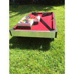 Table top snooker/pool table