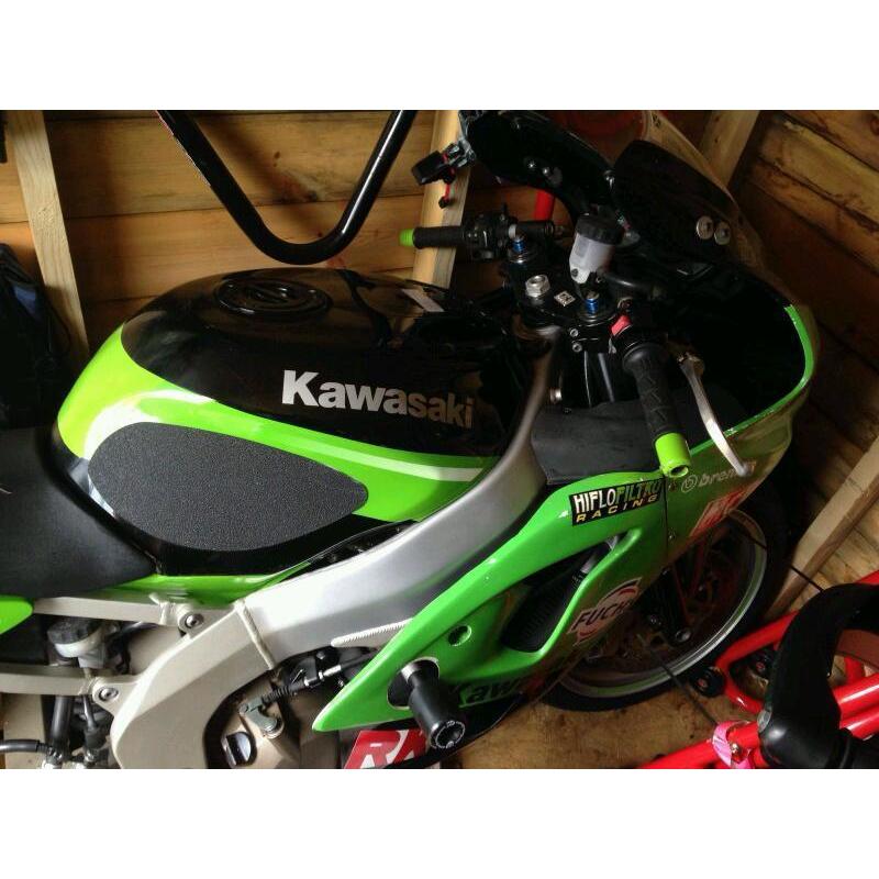 Kawasaki zx6r track bike