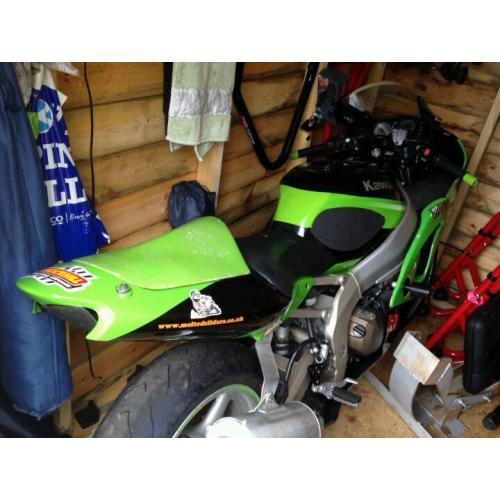 Kawasaki zx6r track bike