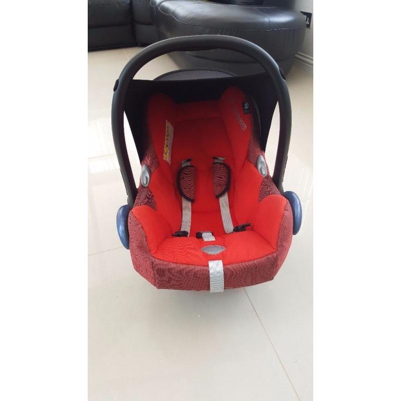 Maxi Cosi infant car seat and Easyfix base