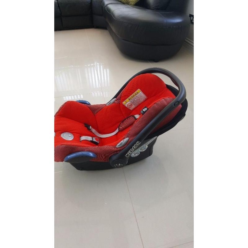 Maxi Cosi infant car seat and Easyfix base