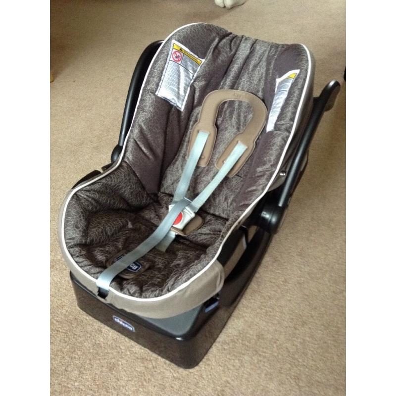 Chicco Autofix baby car seat. 0 + age group (beige colour) brand new with base.