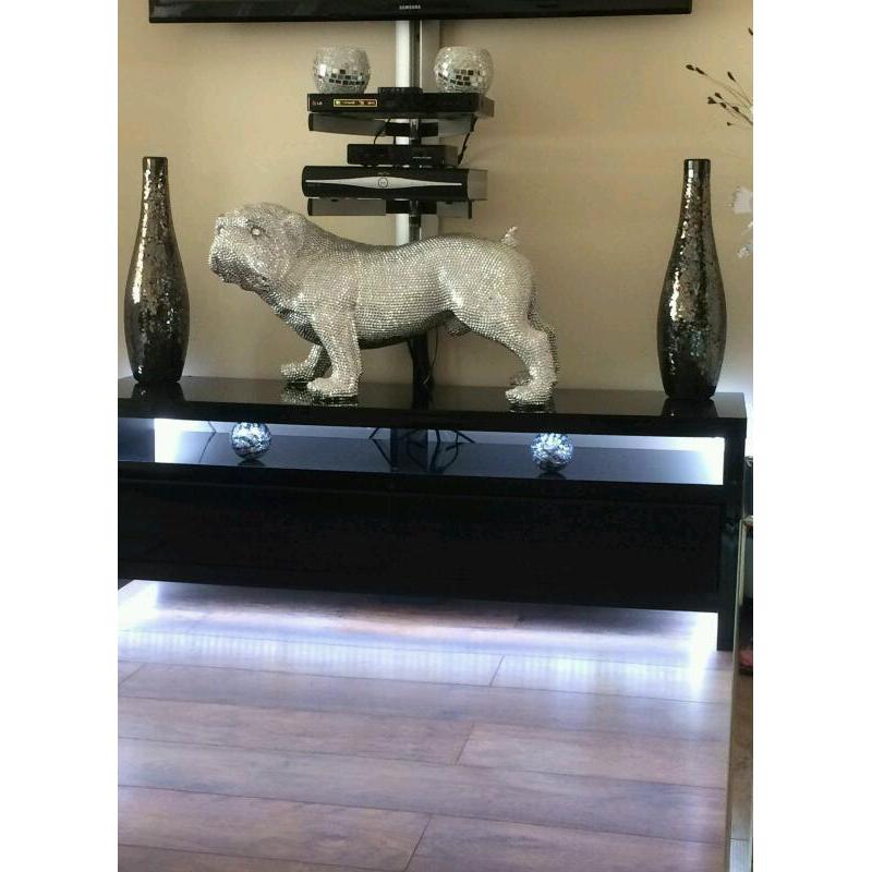 Tv unit