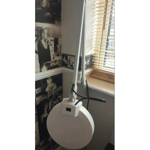 Beauty Therapy magnifying lamp