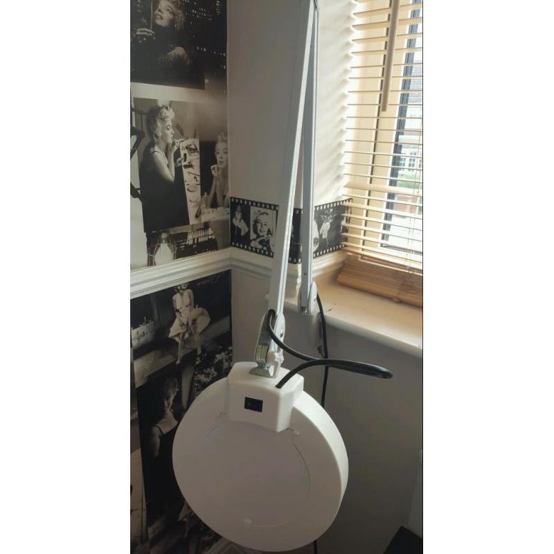 Beauty Therapy magnifying lamp