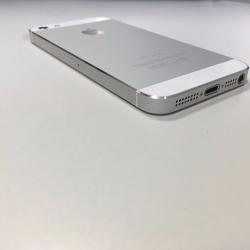 Apple Iphone 5 White. in lovely condition. On O2 network