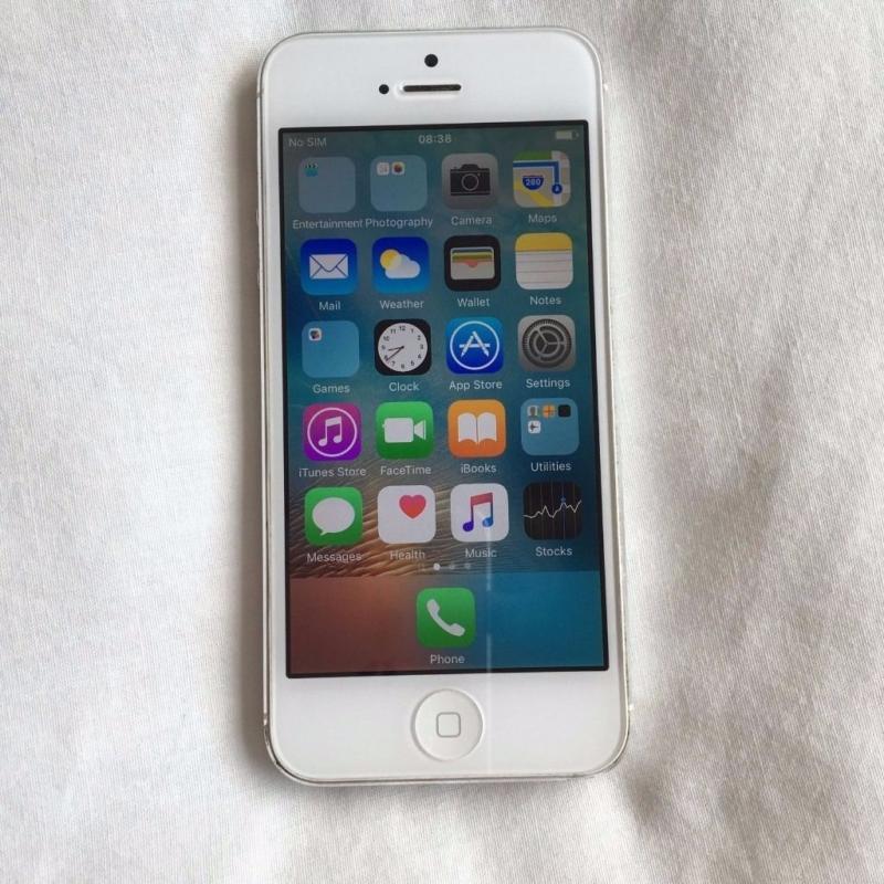 Apple Iphone 5 White. in lovely condition. On O2 network