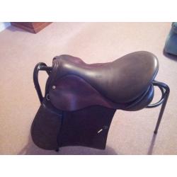 Old English Leather saddle 17.5" Wide Fitting