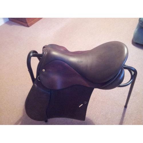 Old English Leather saddle 17.5" Wide Fitting