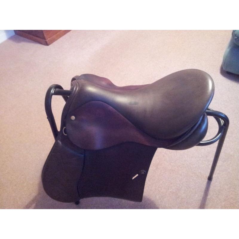 Old English Leather saddle 17.5" Wide Fitting