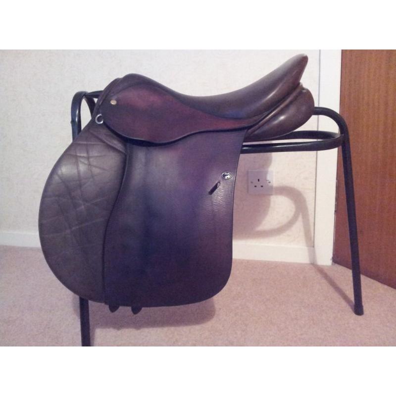 Old English Leather saddle 17.5" Wide Fitting